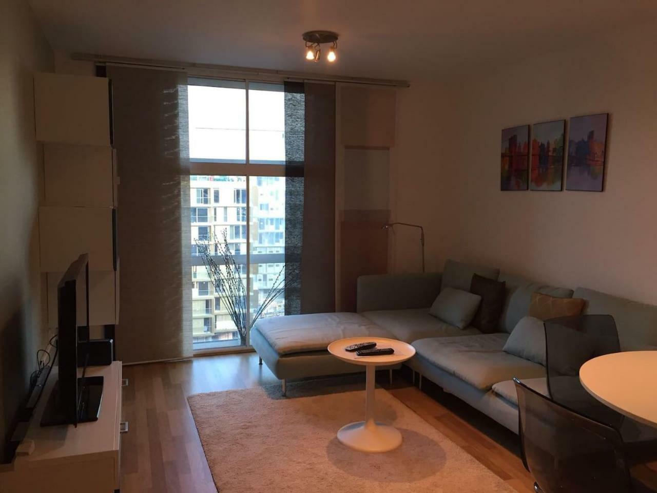 1 Bedroom In Chelsea Bridge Wharf London Kültér fotó